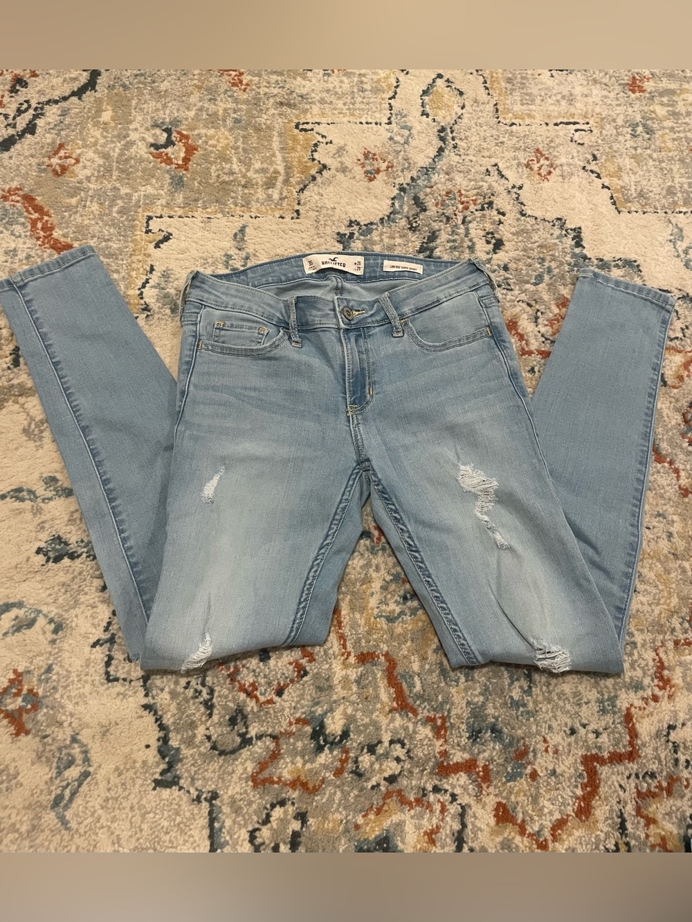 Hollister Light Wash Distressed Women’s Jeans - Slim Fit